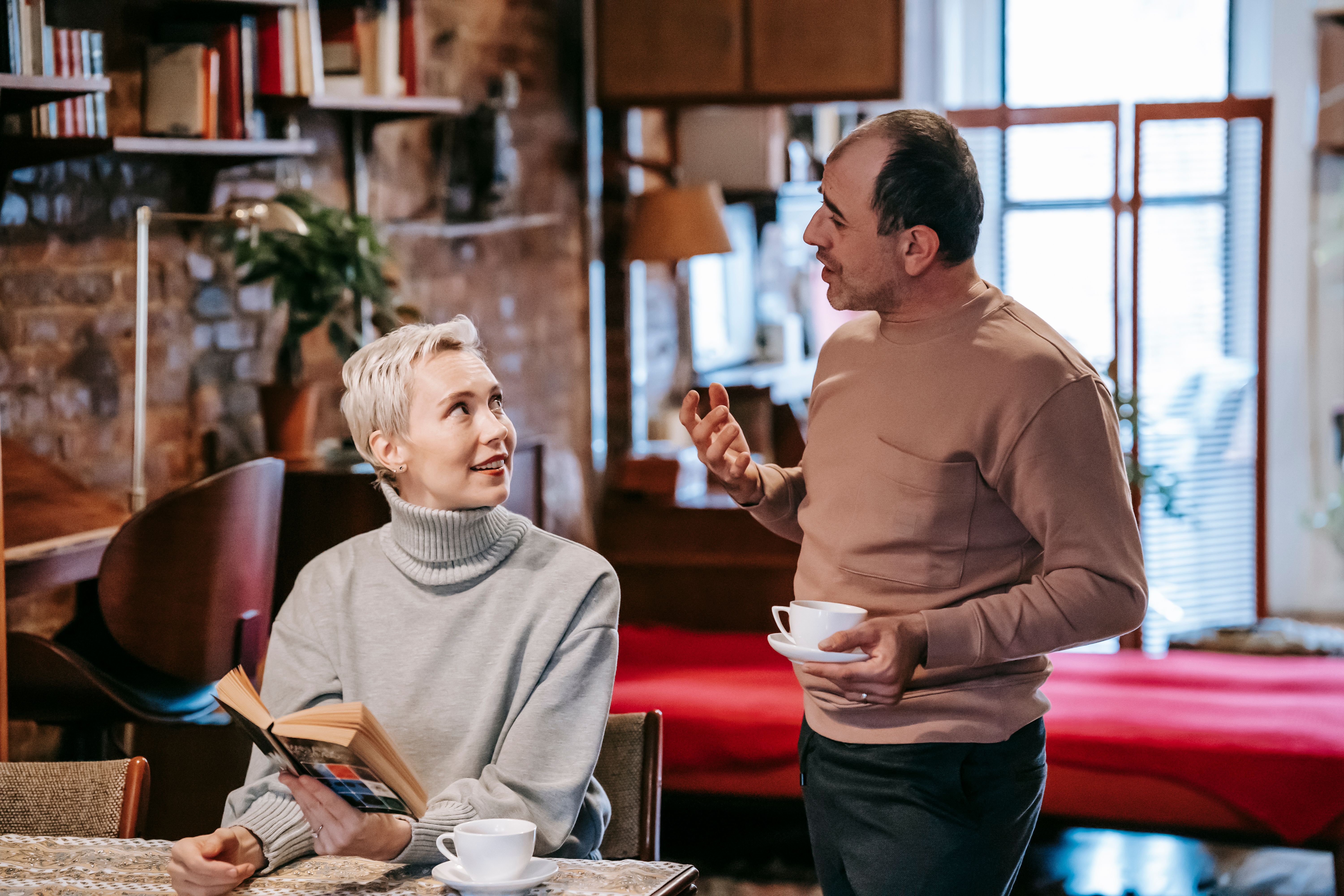 Social Influence Psychology Examples in Relationships: Why We Change Around Others